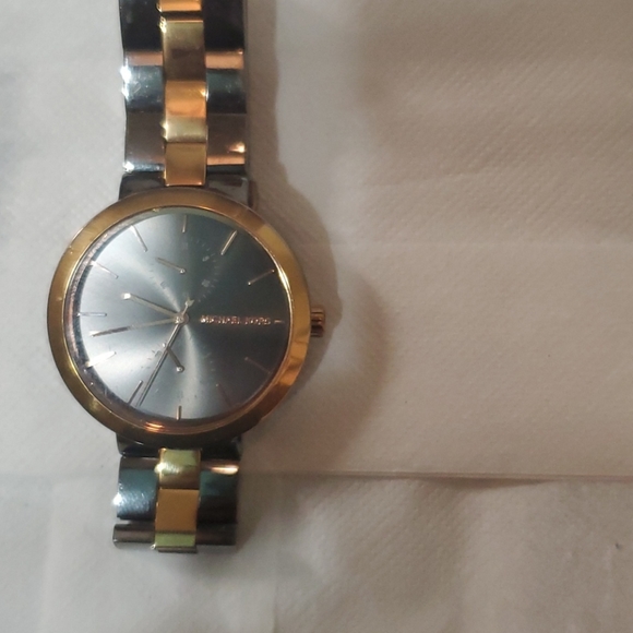Micheal kors watch used - Picture 2 of 4
